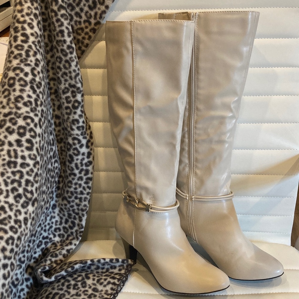Karen Scott Cream Heeled Boots